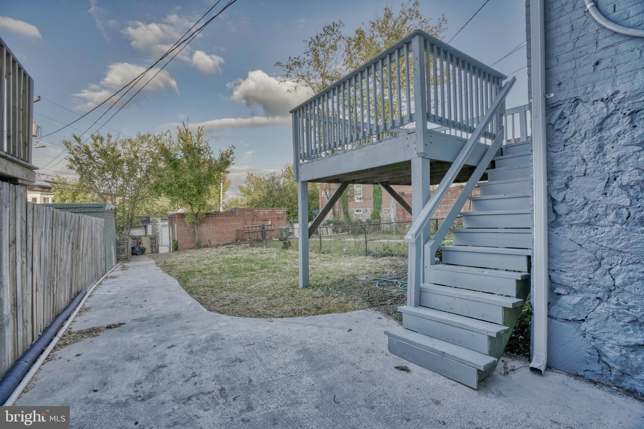 MONTEBELLO - Residential