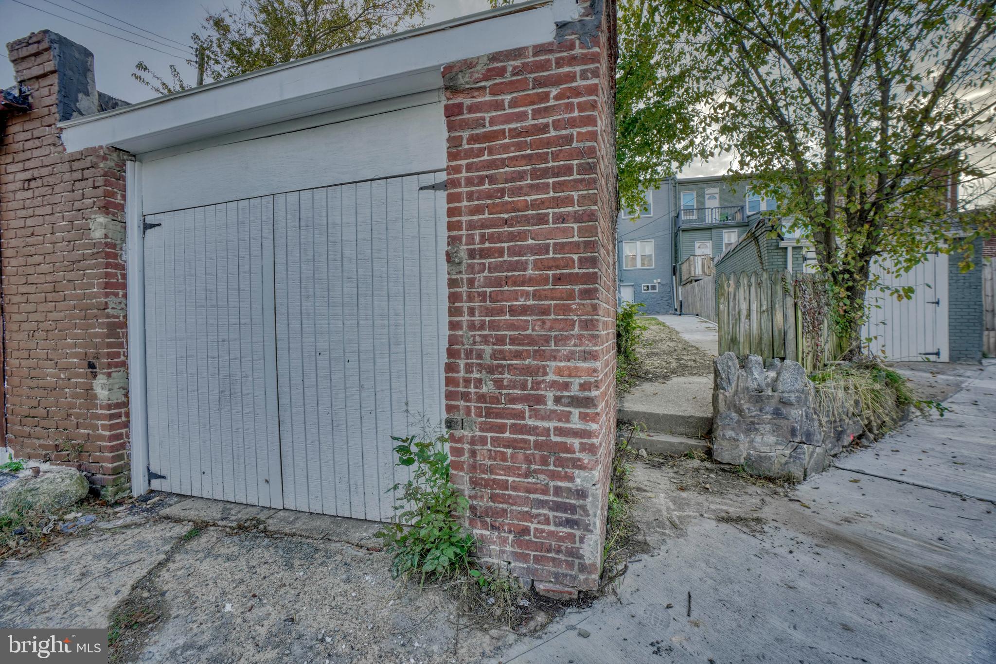 MONTEBELLO - Residential