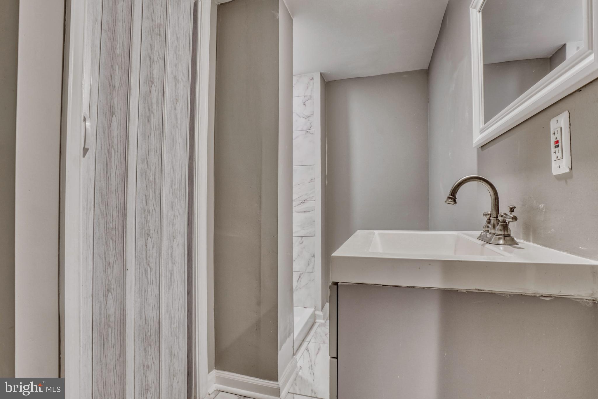 MONTEBELLO - Residential