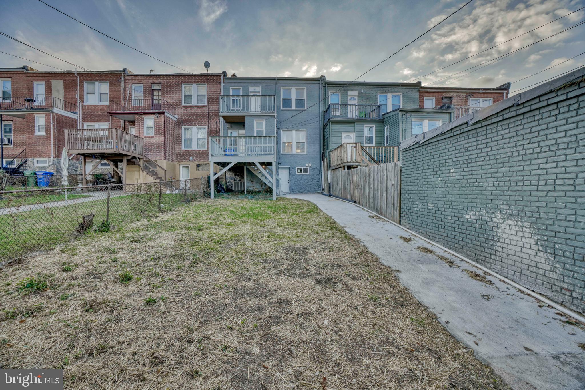 MONTEBELLO - Residential