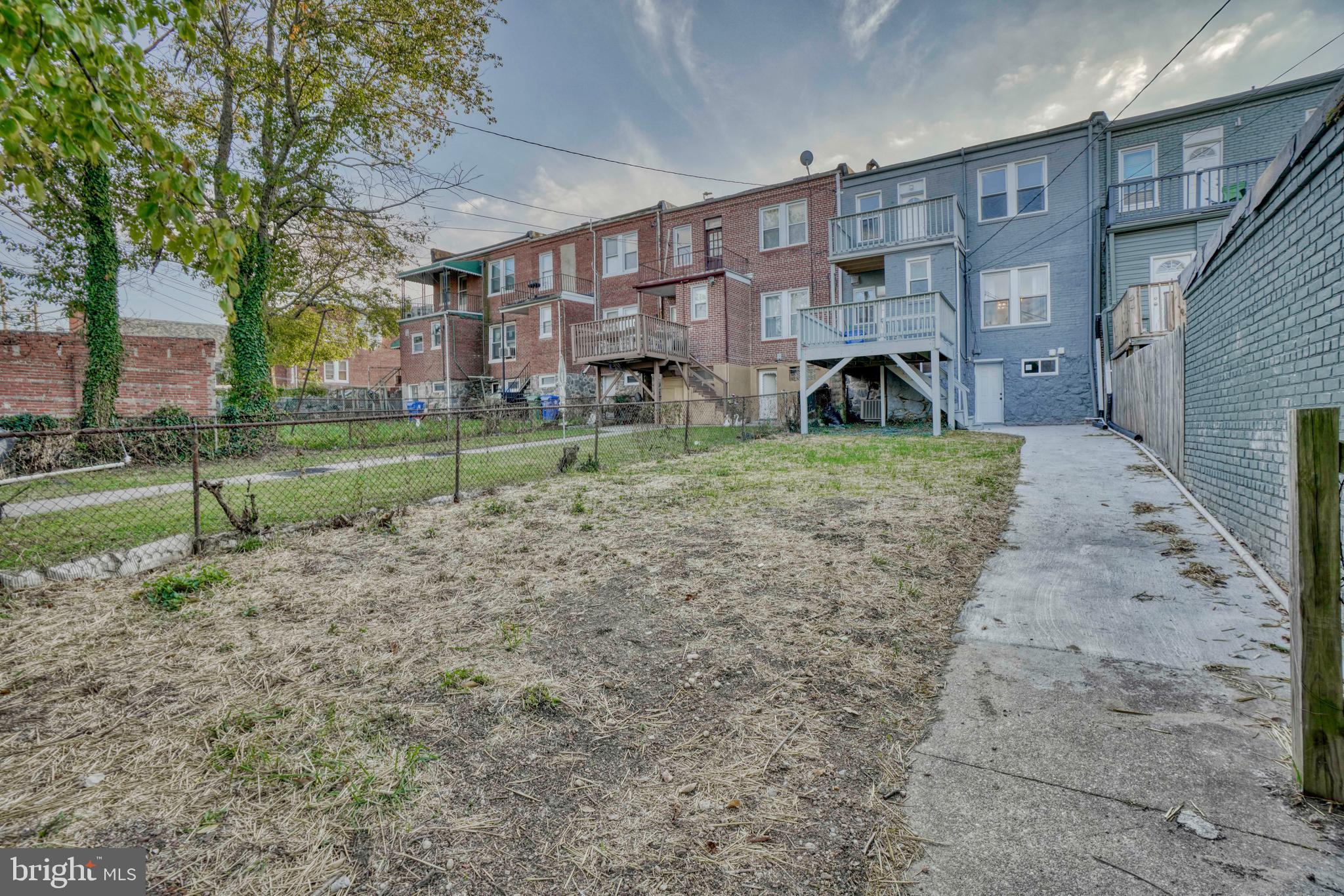 MONTEBELLO - Residential