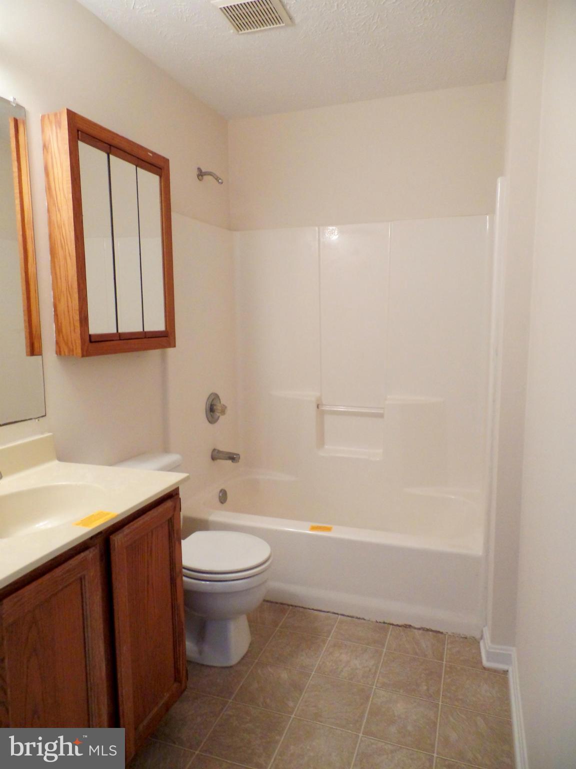 HUNTING QUARTERS - Residential Lease