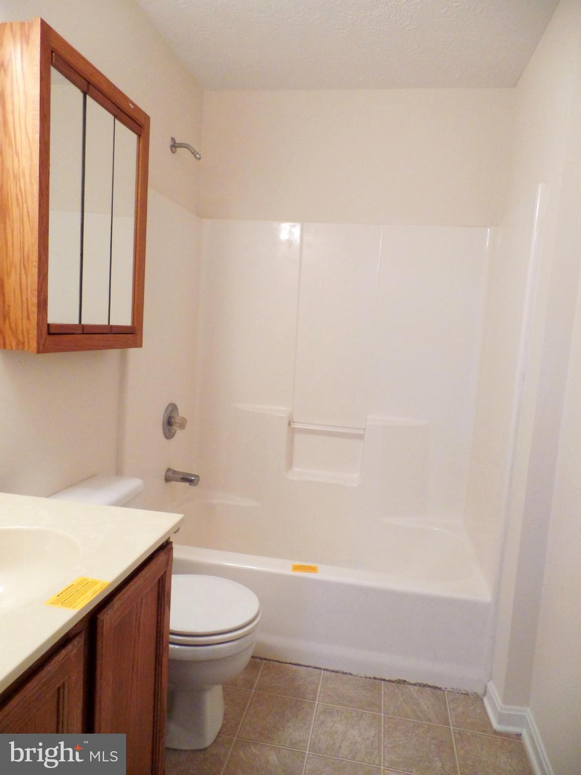 HUNTING QUARTERS - Residential Lease