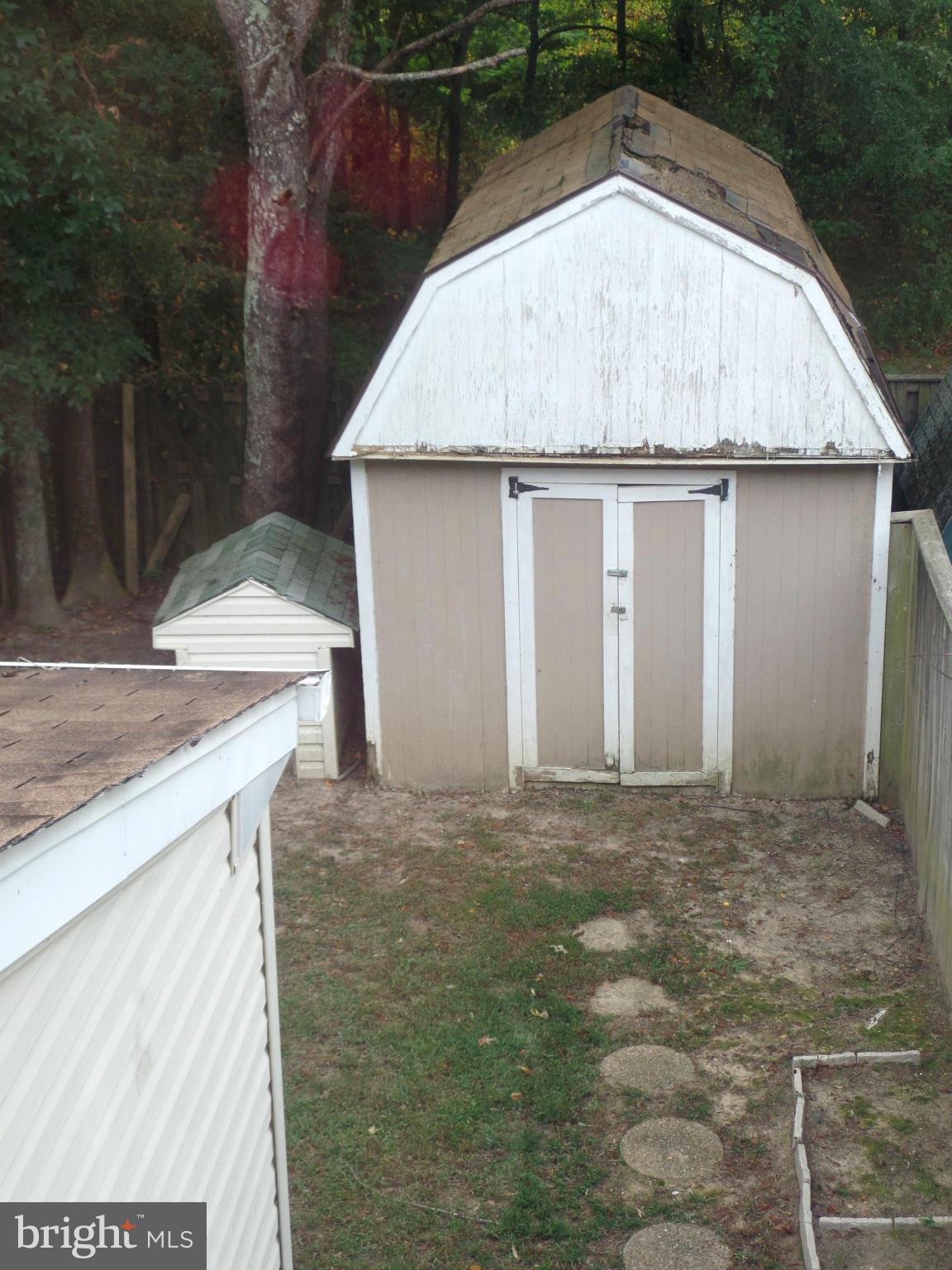 HUNTING QUARTERS - Residential Lease