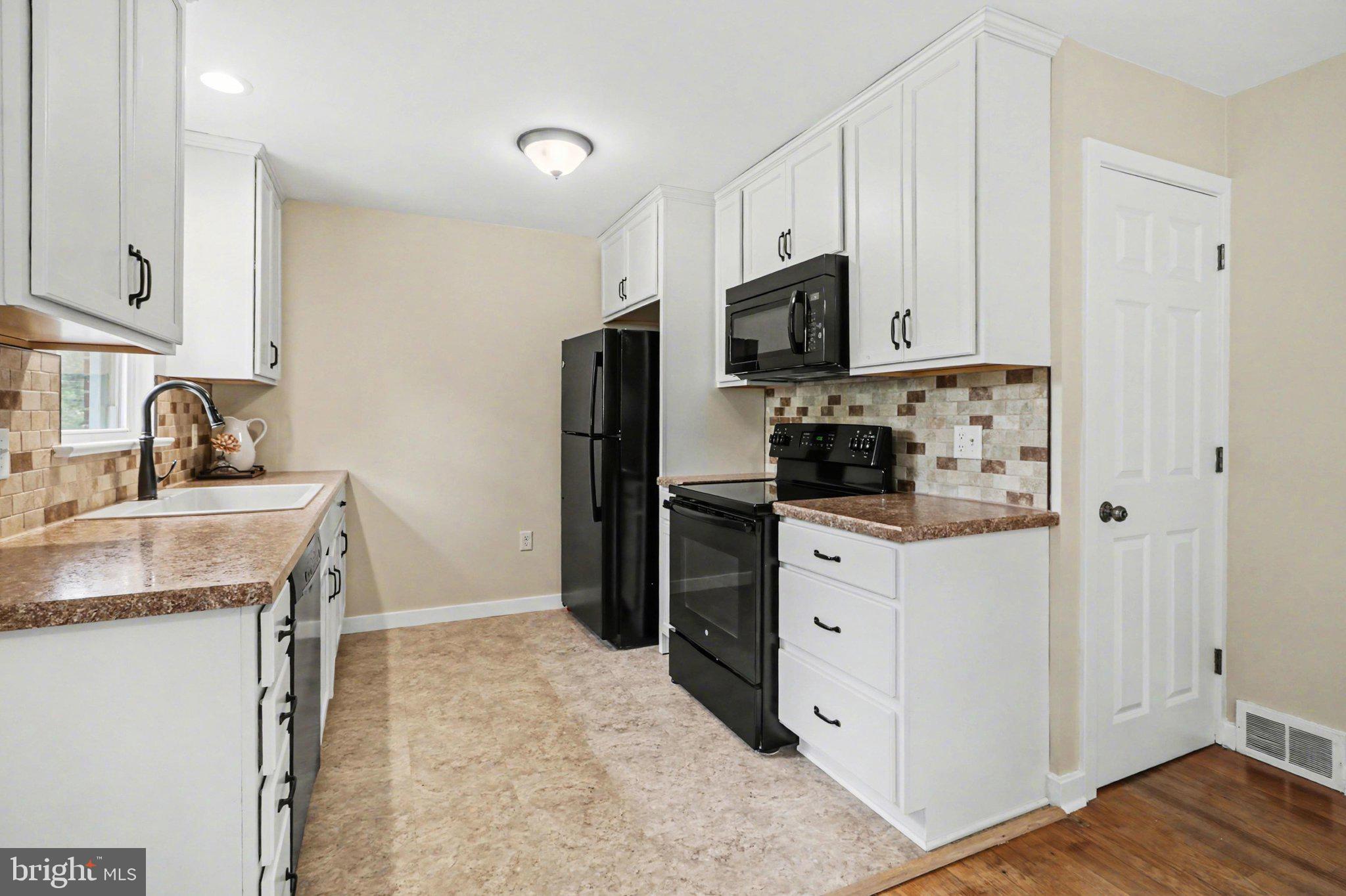 CEDAR CLIFF MANOR - Residential