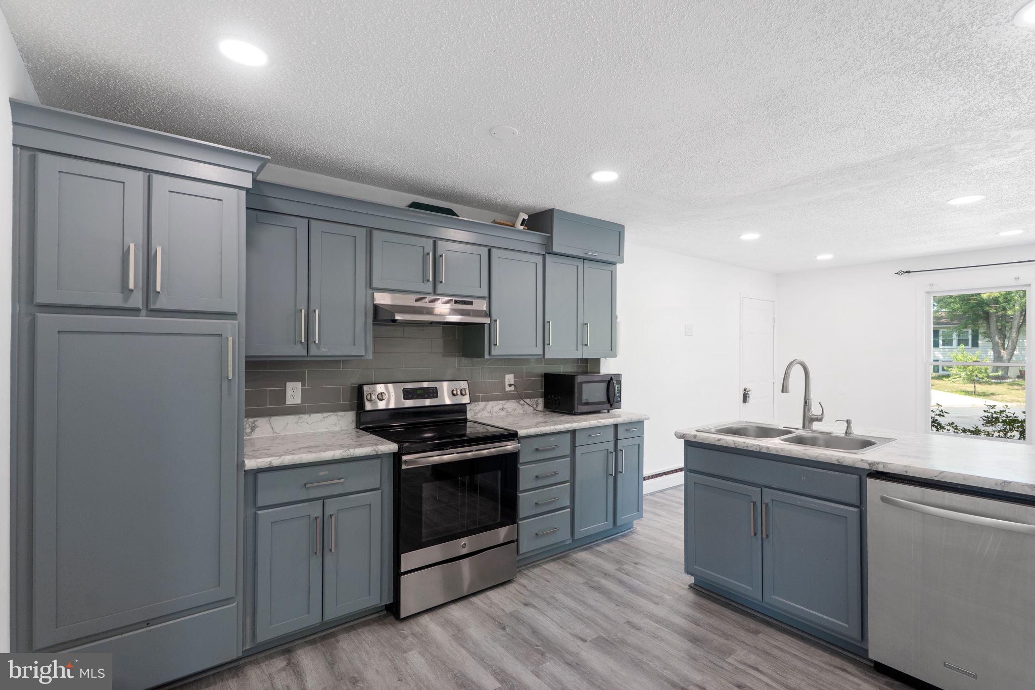 137 OAK VIEW DRIVE SE