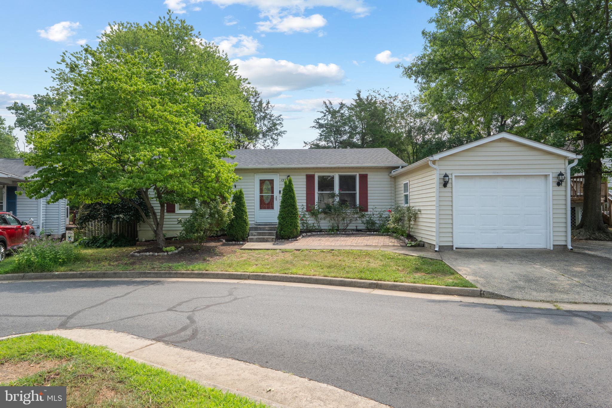 137 OAK VIEW DRIVE SE