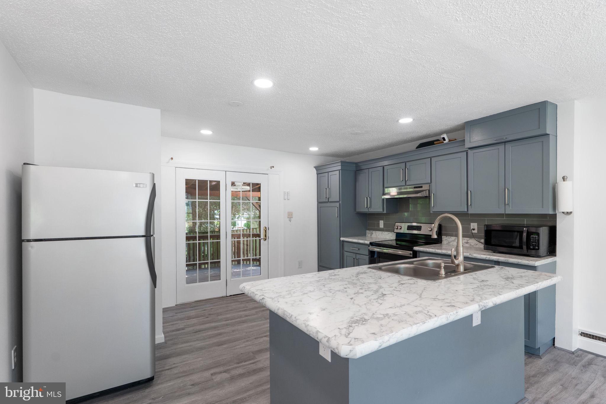 137 OAK VIEW DRIVE SE