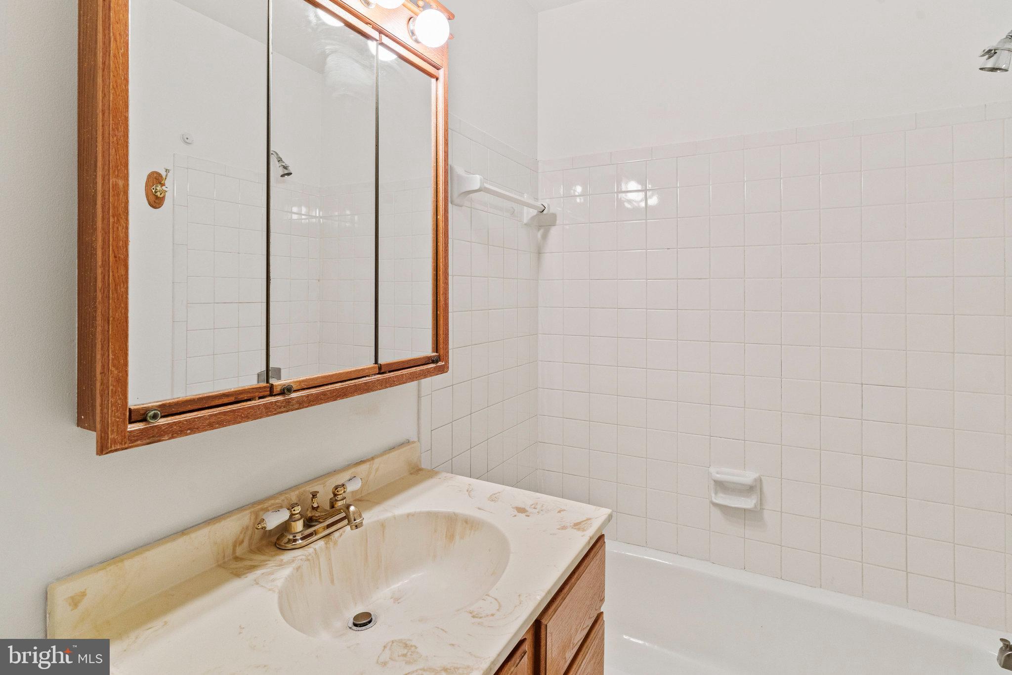 LEEWOOD - Residential