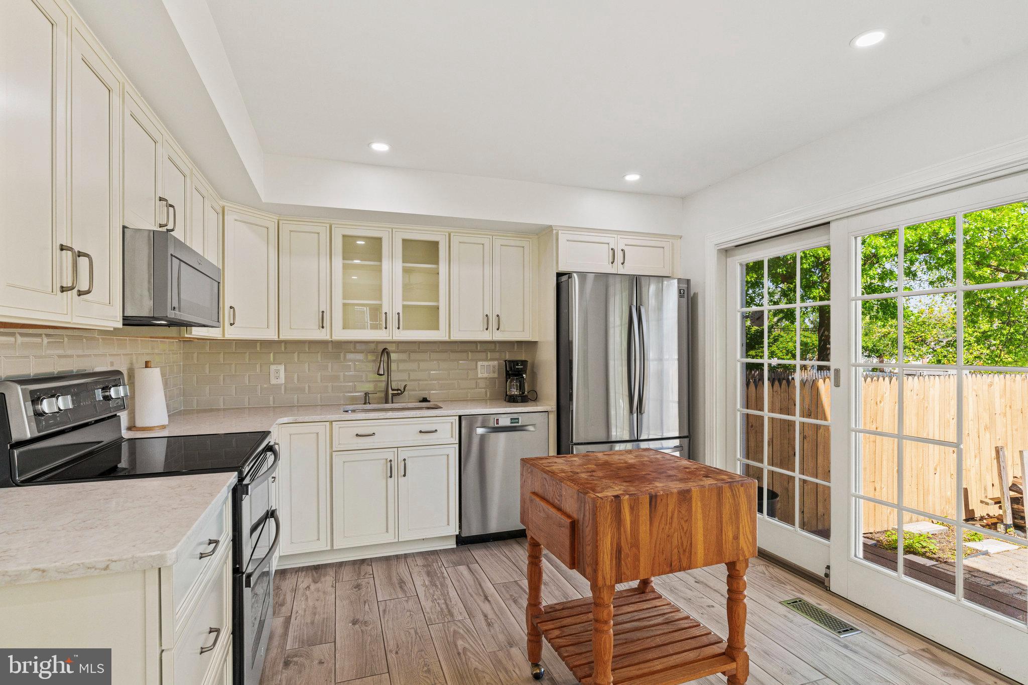 LEEWOOD - Residential