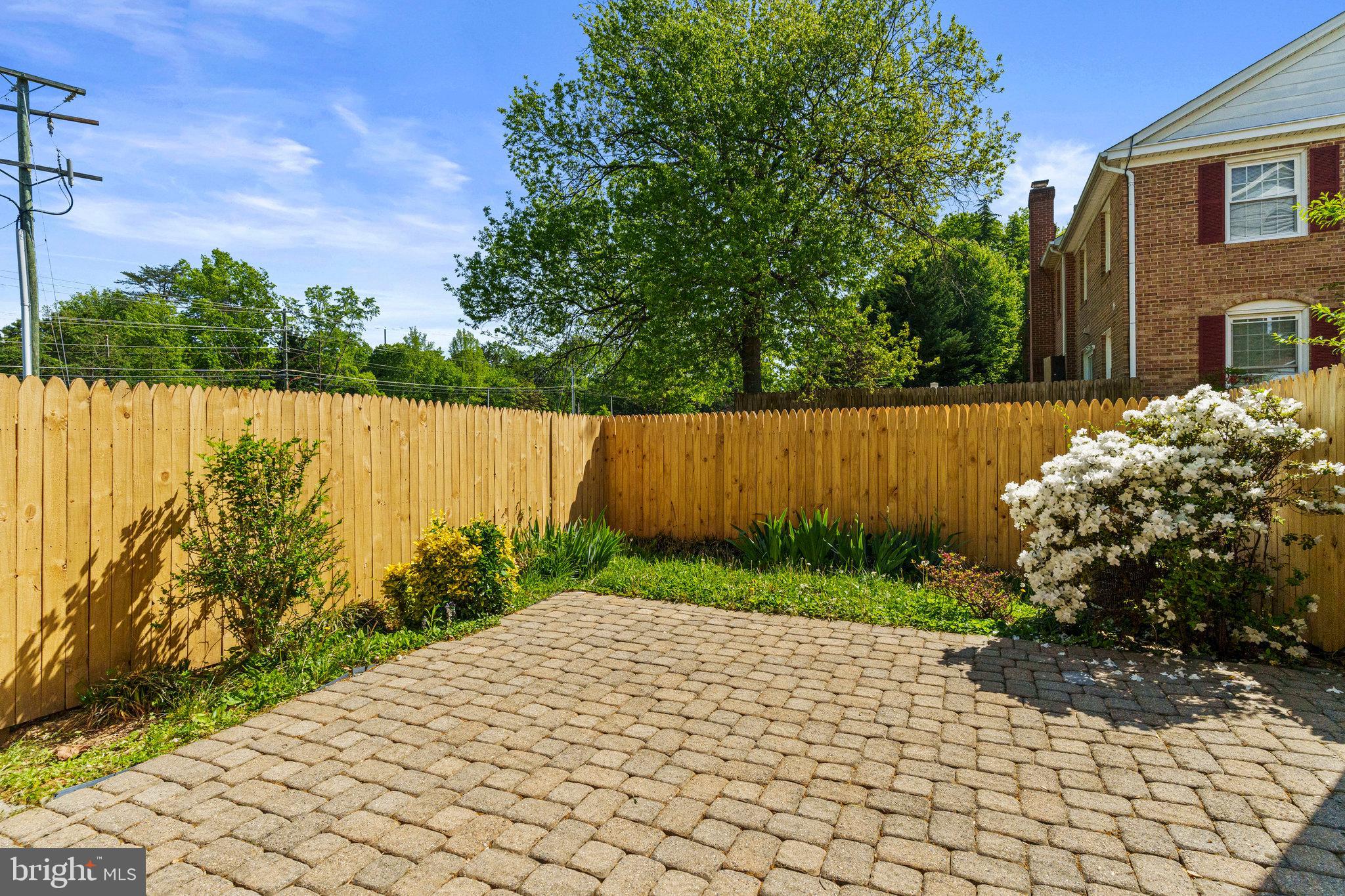 LEEWOOD - Residential