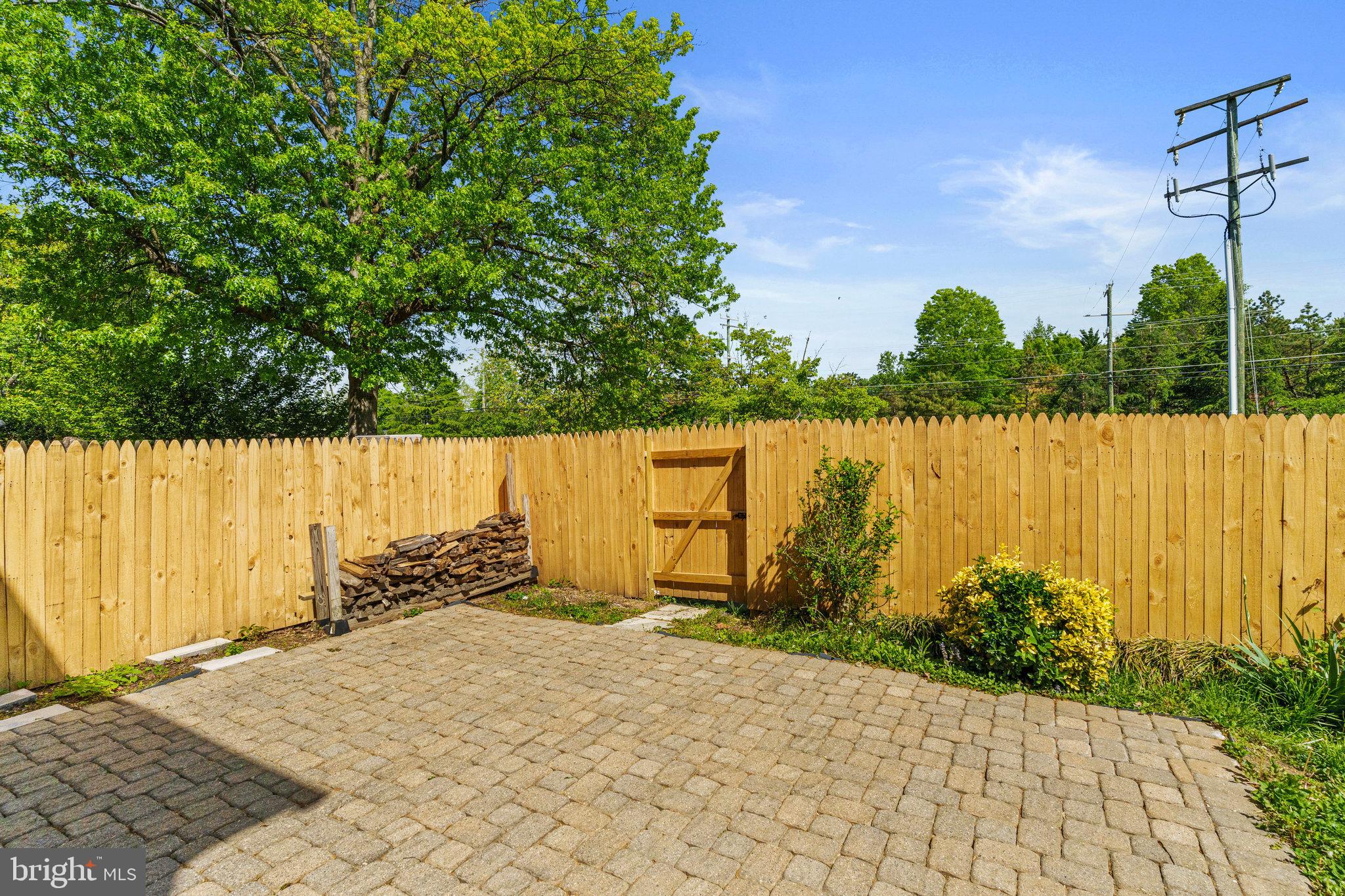 LEEWOOD - Residential