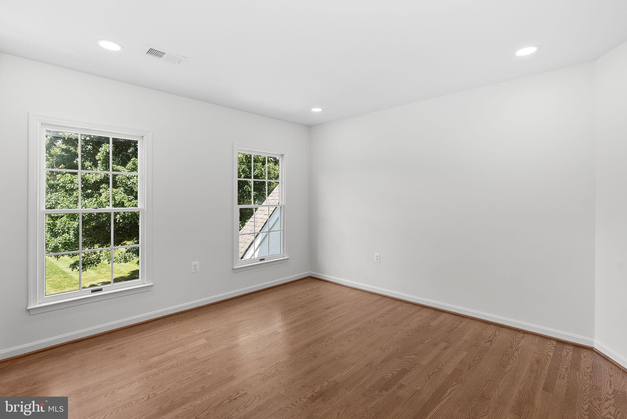 FARMINGTON ON THE GREEN - Residential