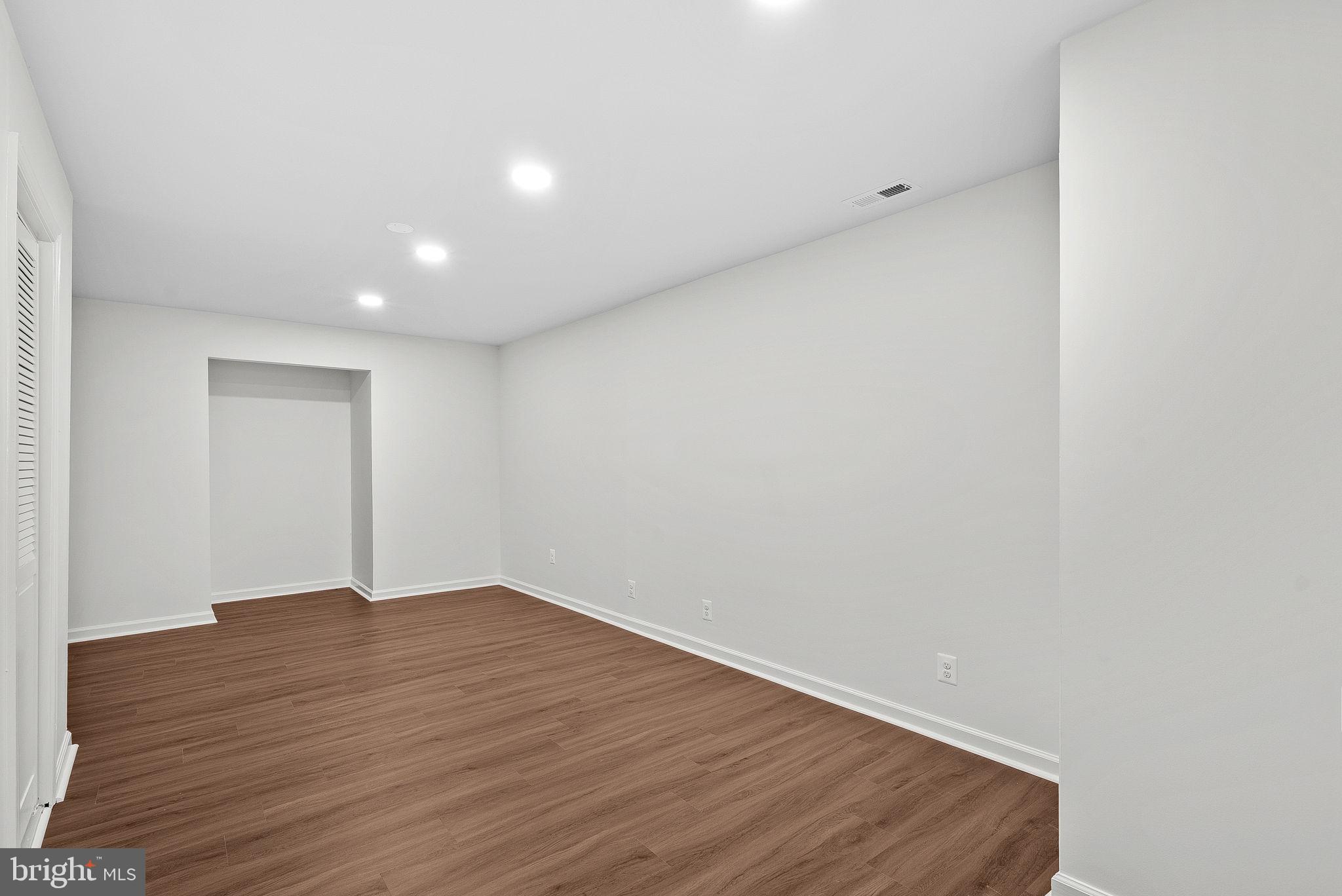 FARMINGTON ON THE GREEN - Residential