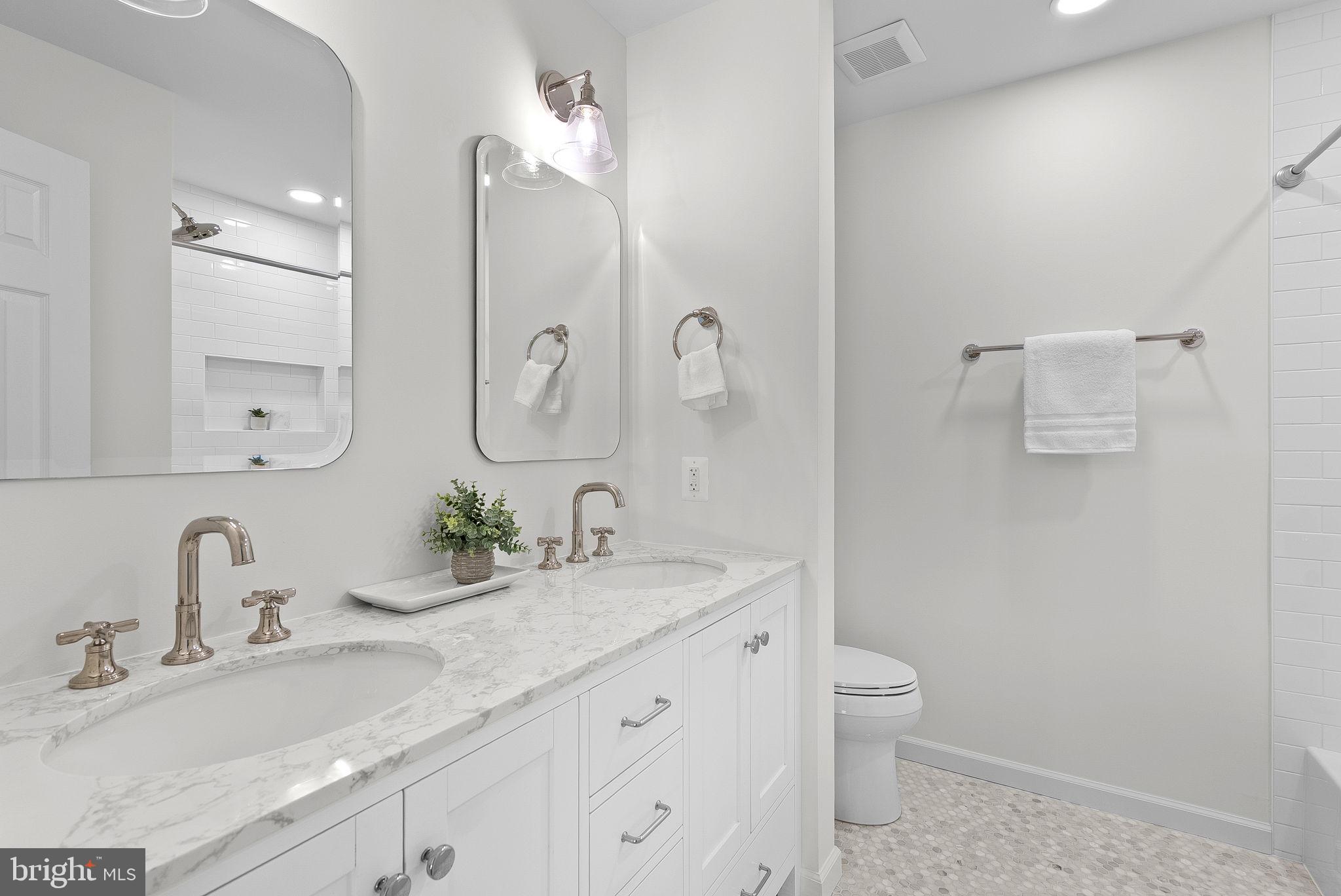 FARMINGTON ON THE GREEN - Residential