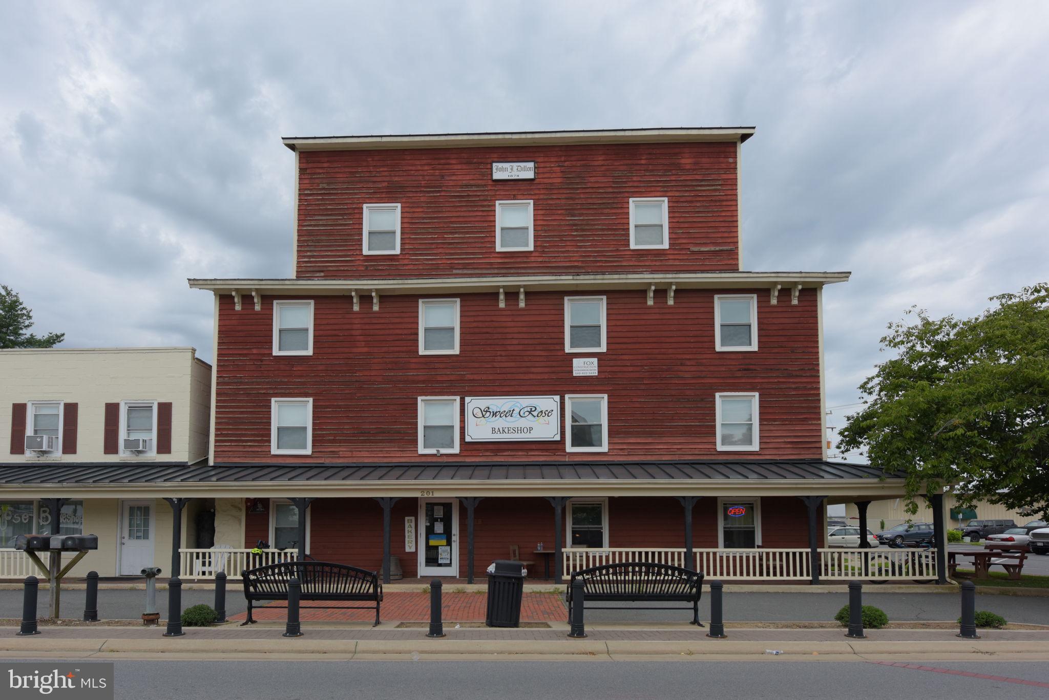 FARMINGTON ON THE GREEN - Residential