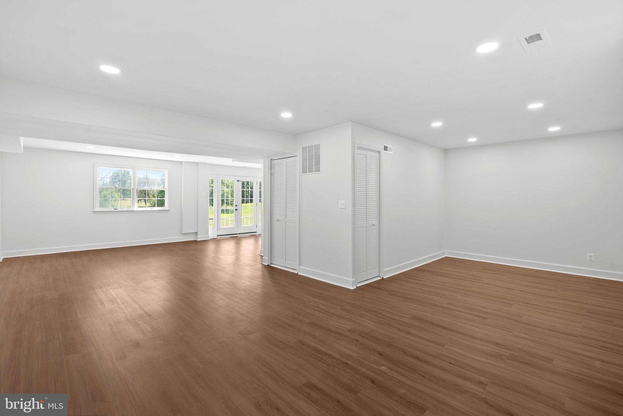 FARMINGTON ON THE GREEN - Residential