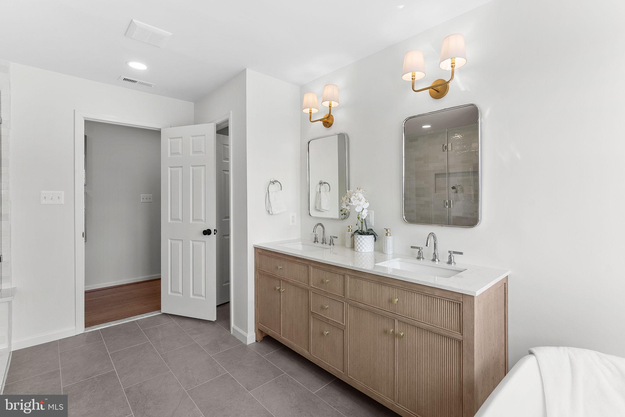 FARMINGTON ON THE GREEN - Residential