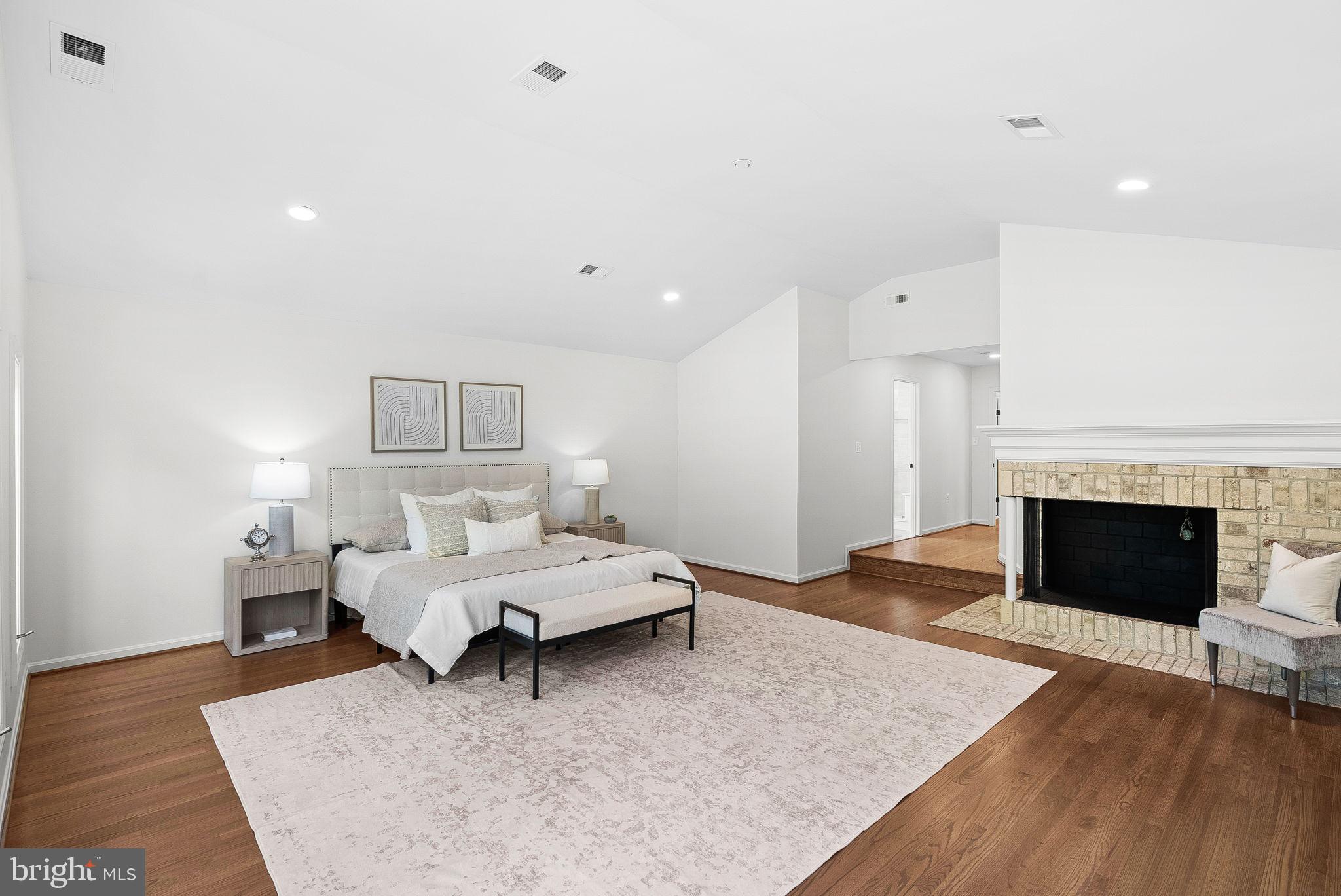 FARMINGTON ON THE GREEN - Residential