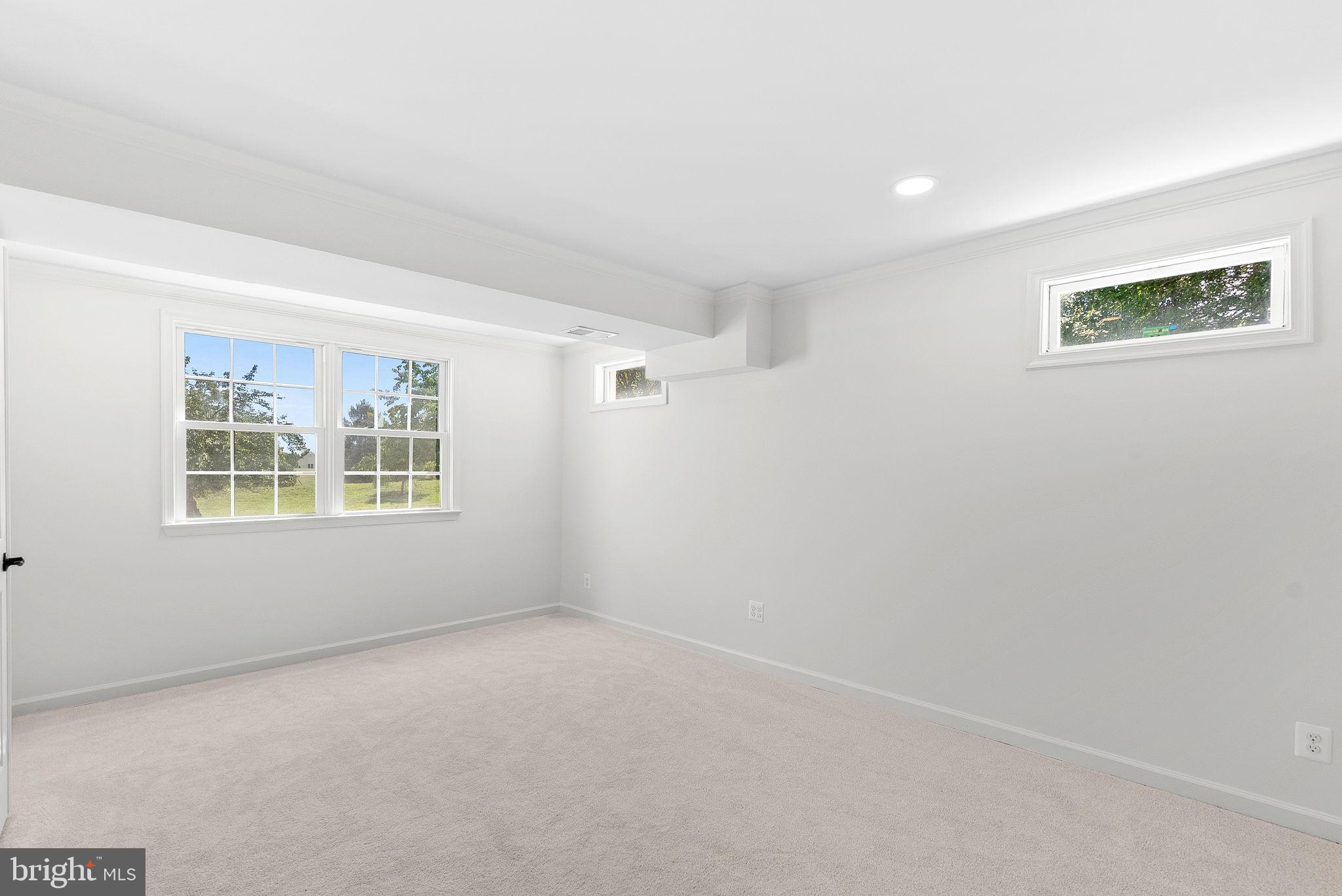 FARMINGTON ON THE GREEN - Residential