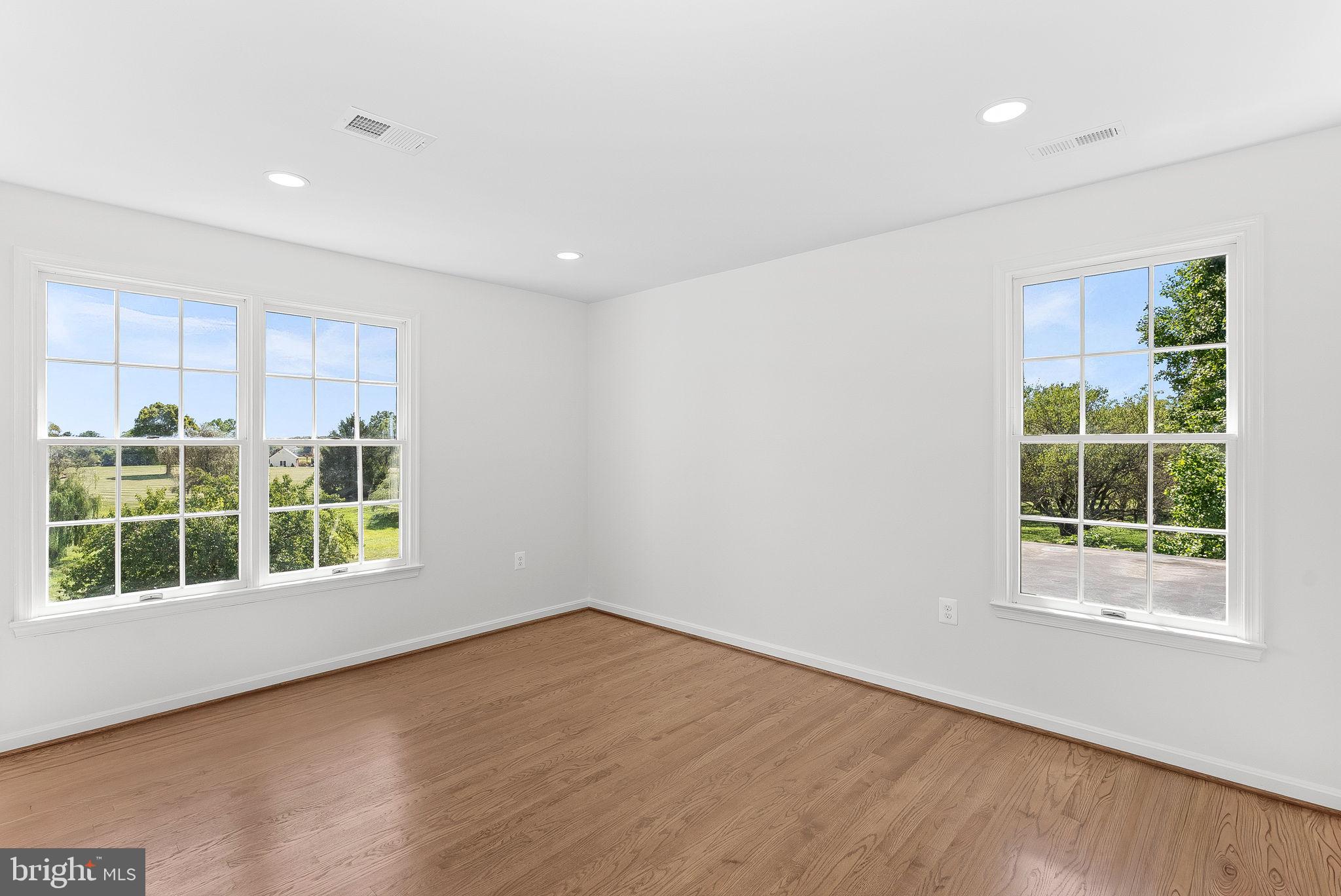 FARMINGTON ON THE GREEN - Residential