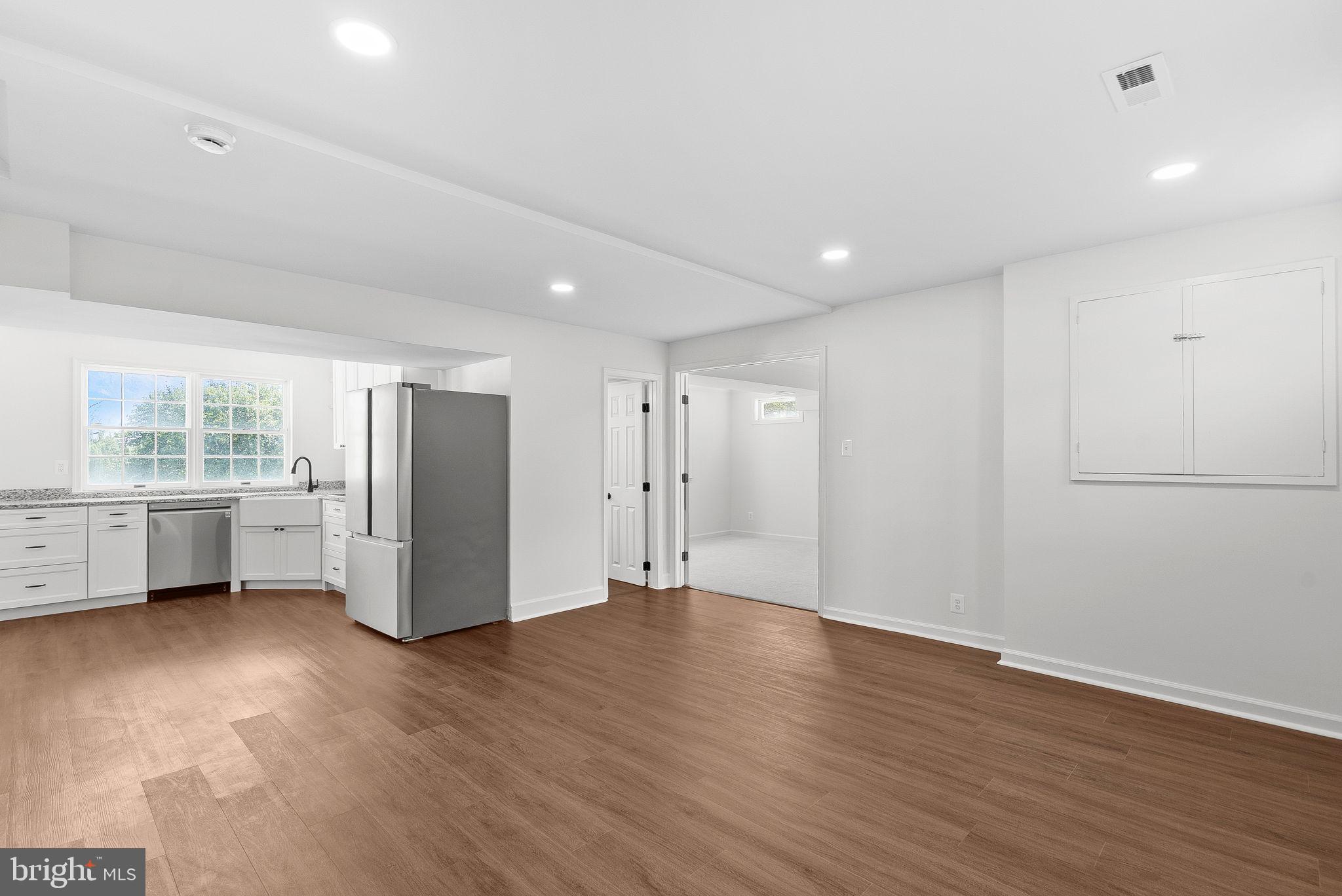 FARMINGTON ON THE GREEN - Residential