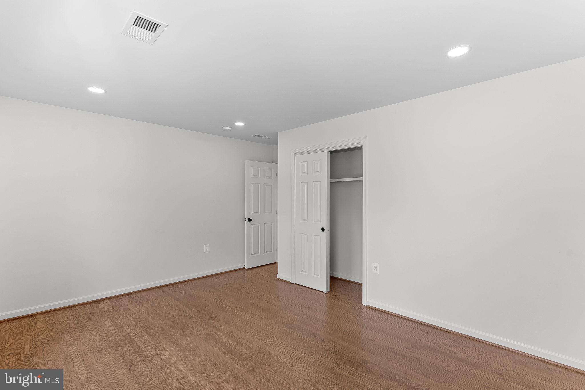 FARMINGTON ON THE GREEN - Residential