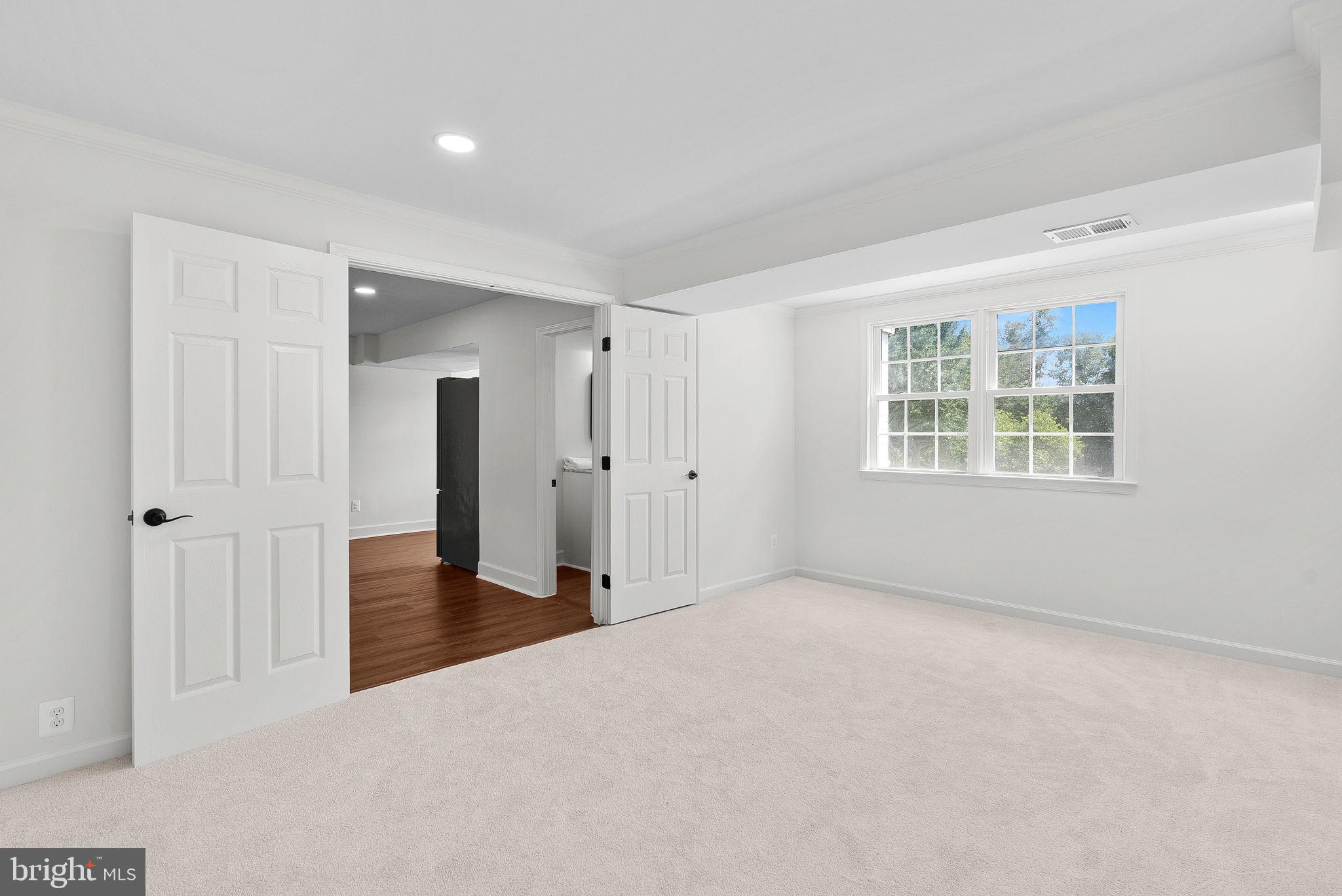 FARMINGTON ON THE GREEN - Residential