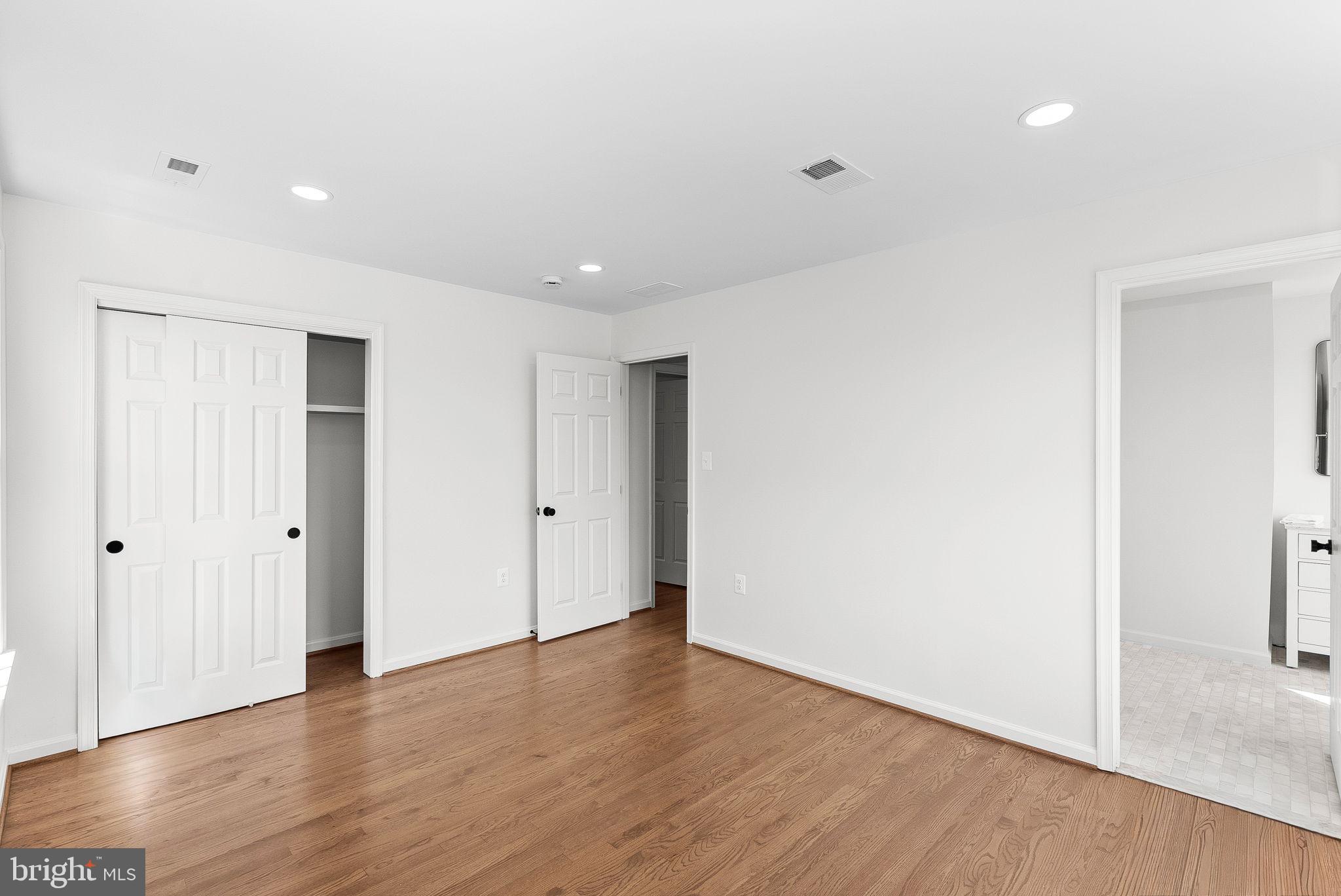 FARMINGTON ON THE GREEN - Residential