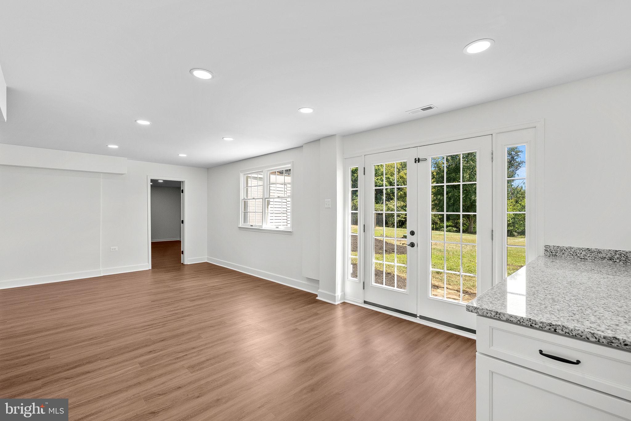 FARMINGTON ON THE GREEN - Residential