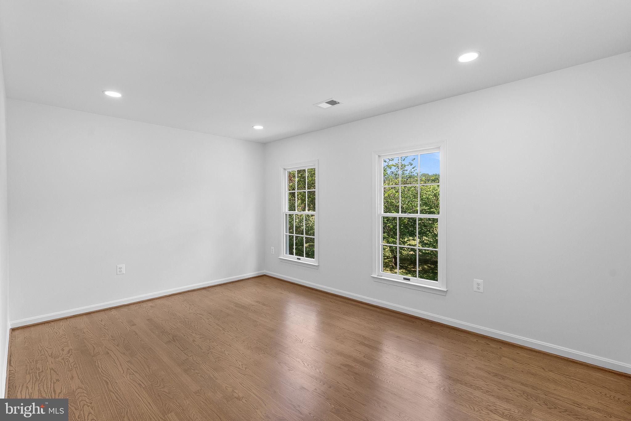 FARMINGTON ON THE GREEN - Residential