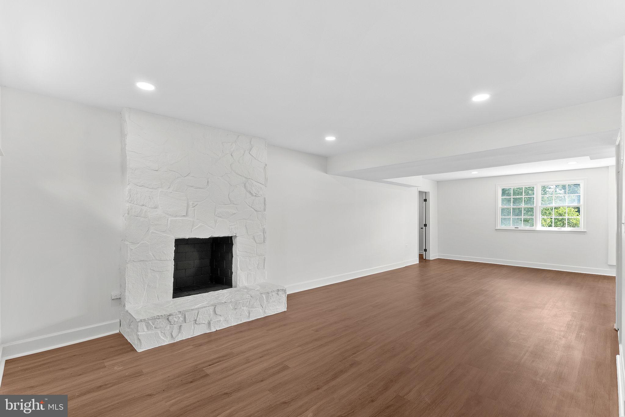 FARMINGTON ON THE GREEN - Residential