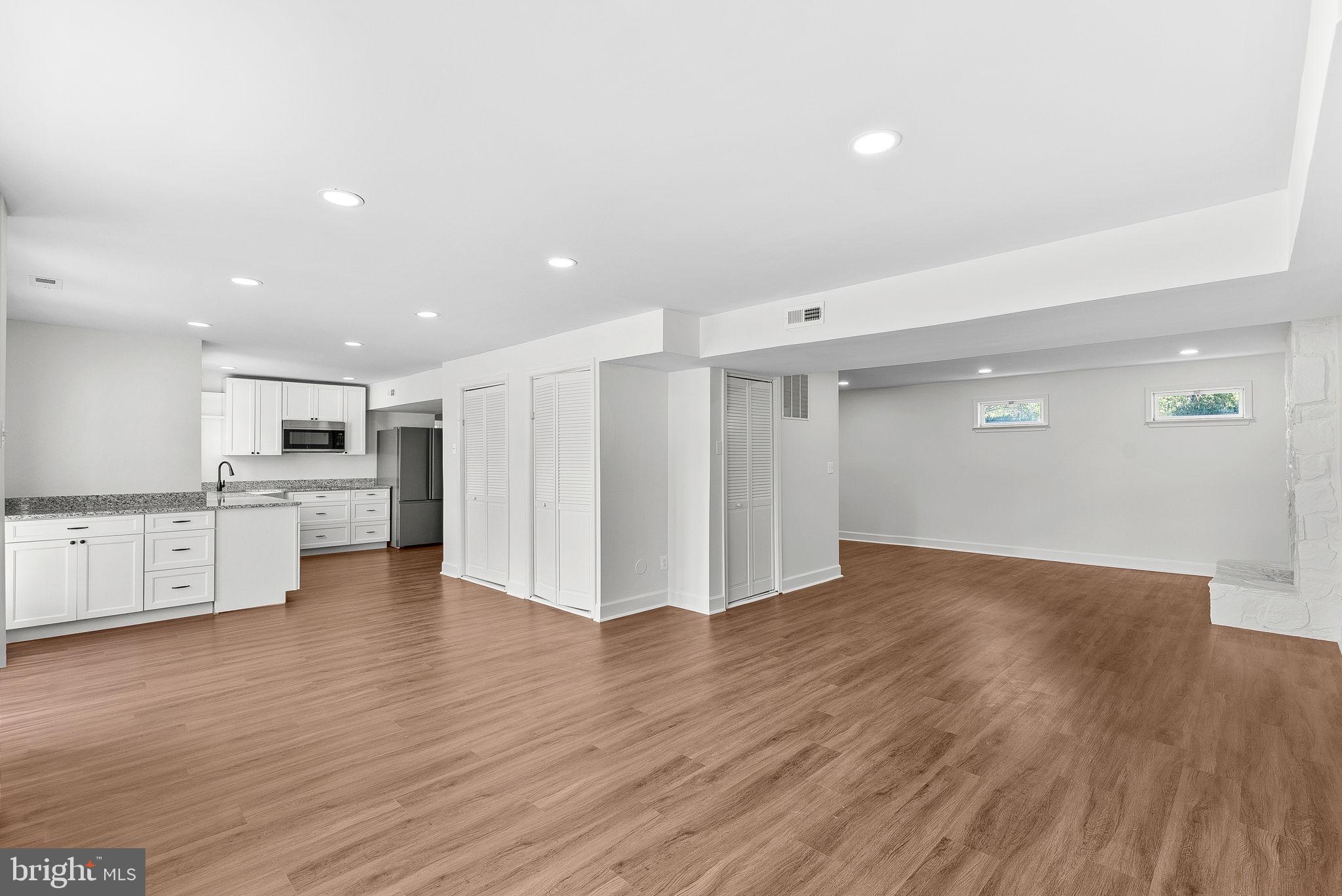 FARMINGTON ON THE GREEN - Residential