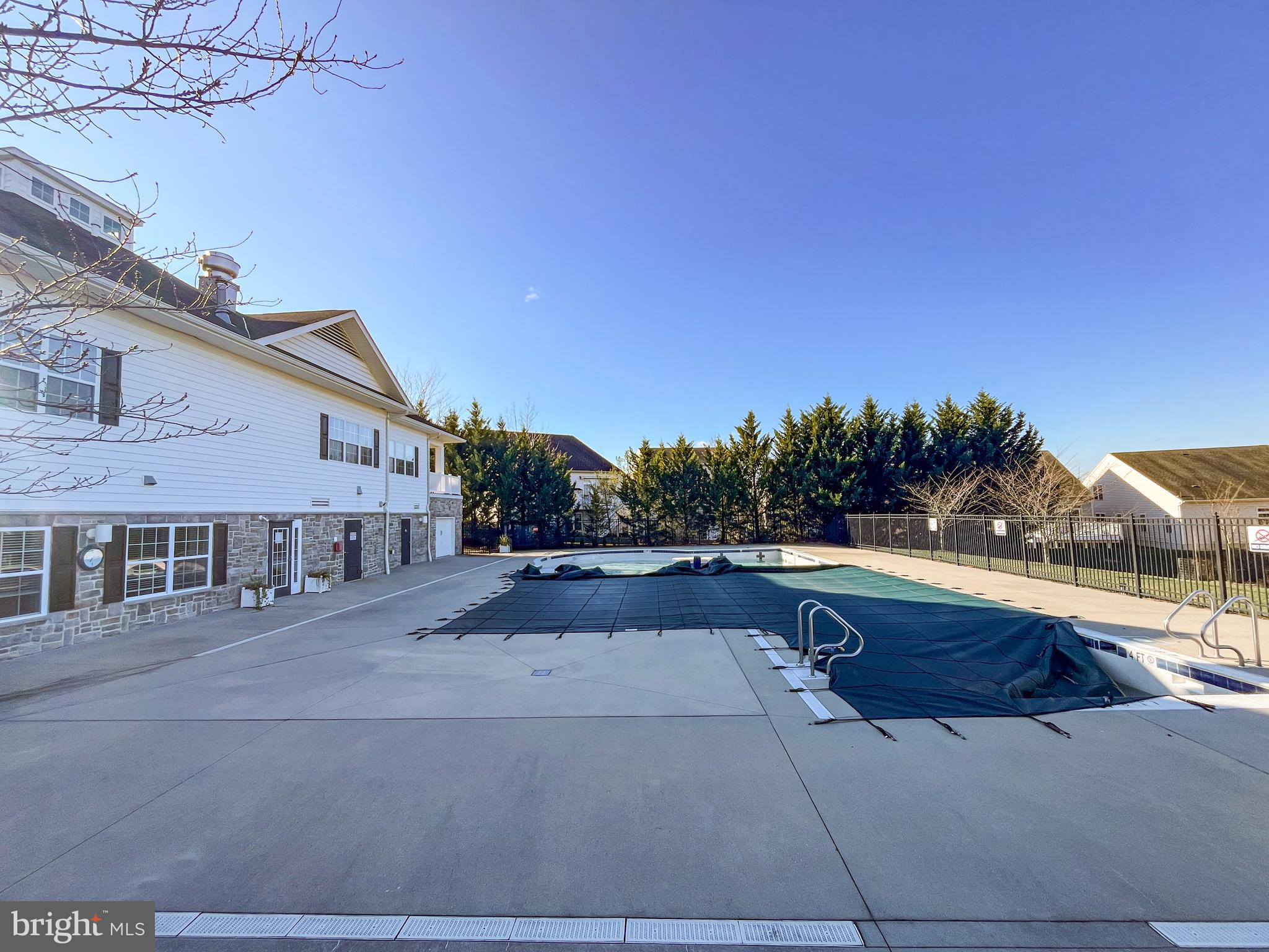 SIGNATURE CLUB AT GREENVIEW - Residential