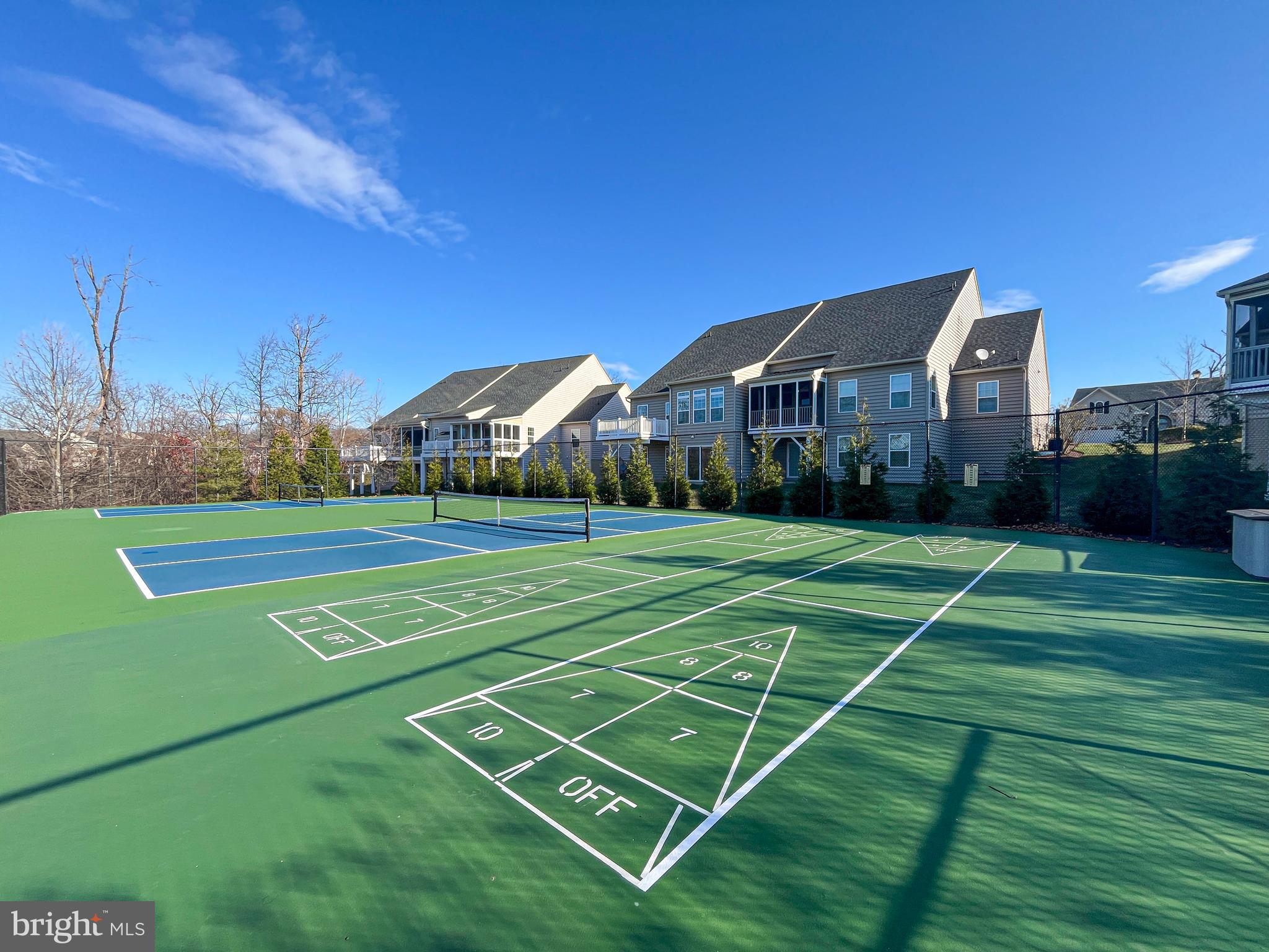 SIGNATURE CLUB AT GREENVIEW - Residential