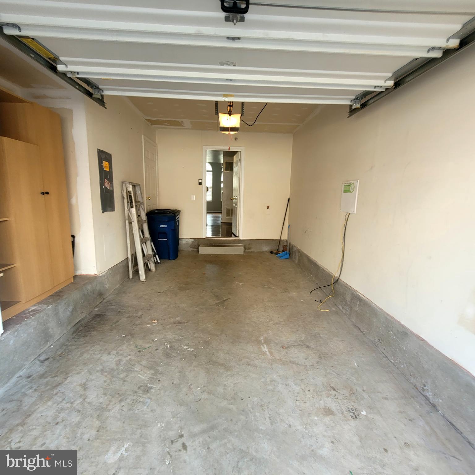 MARKET CENTER - Residential Lease