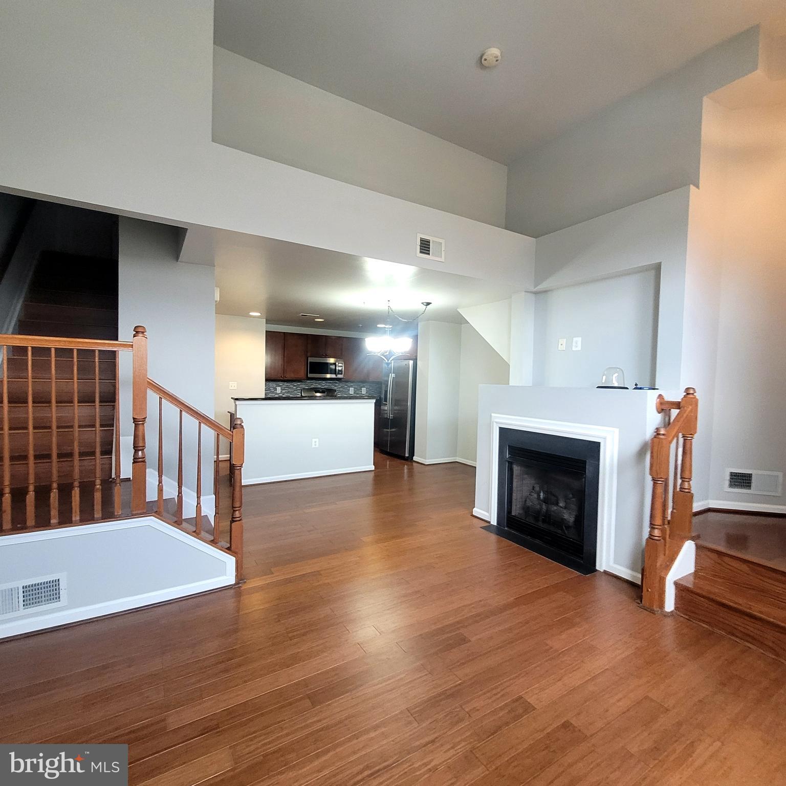 MARKET CENTER - Residential Lease