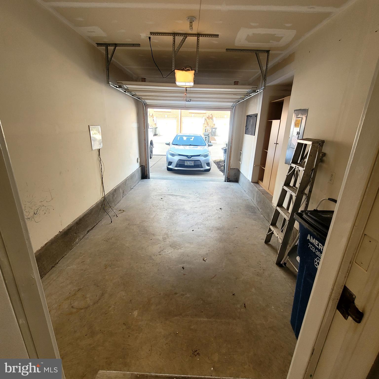 MARKET CENTER - Residential Lease