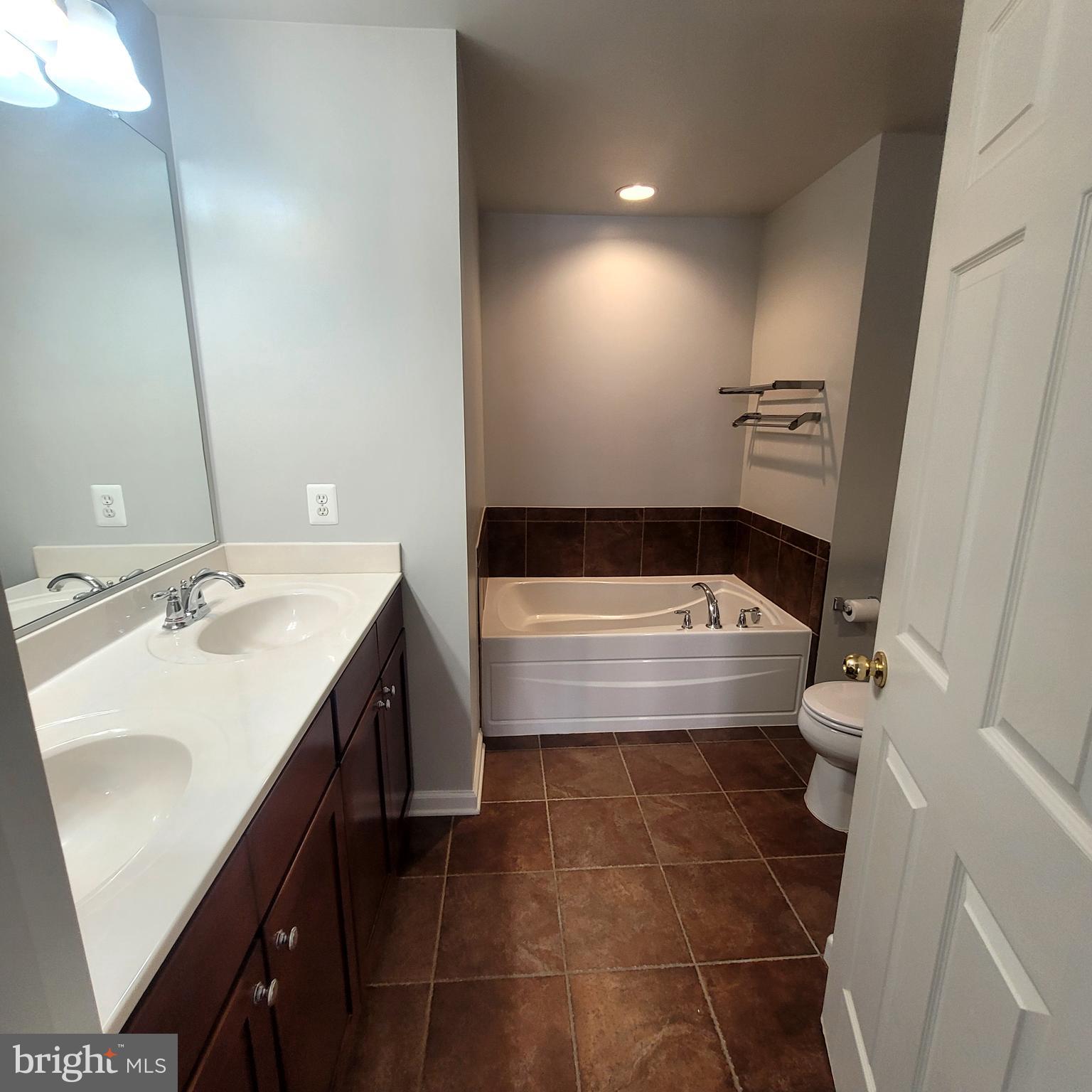 MARKET CENTER - Residential Lease