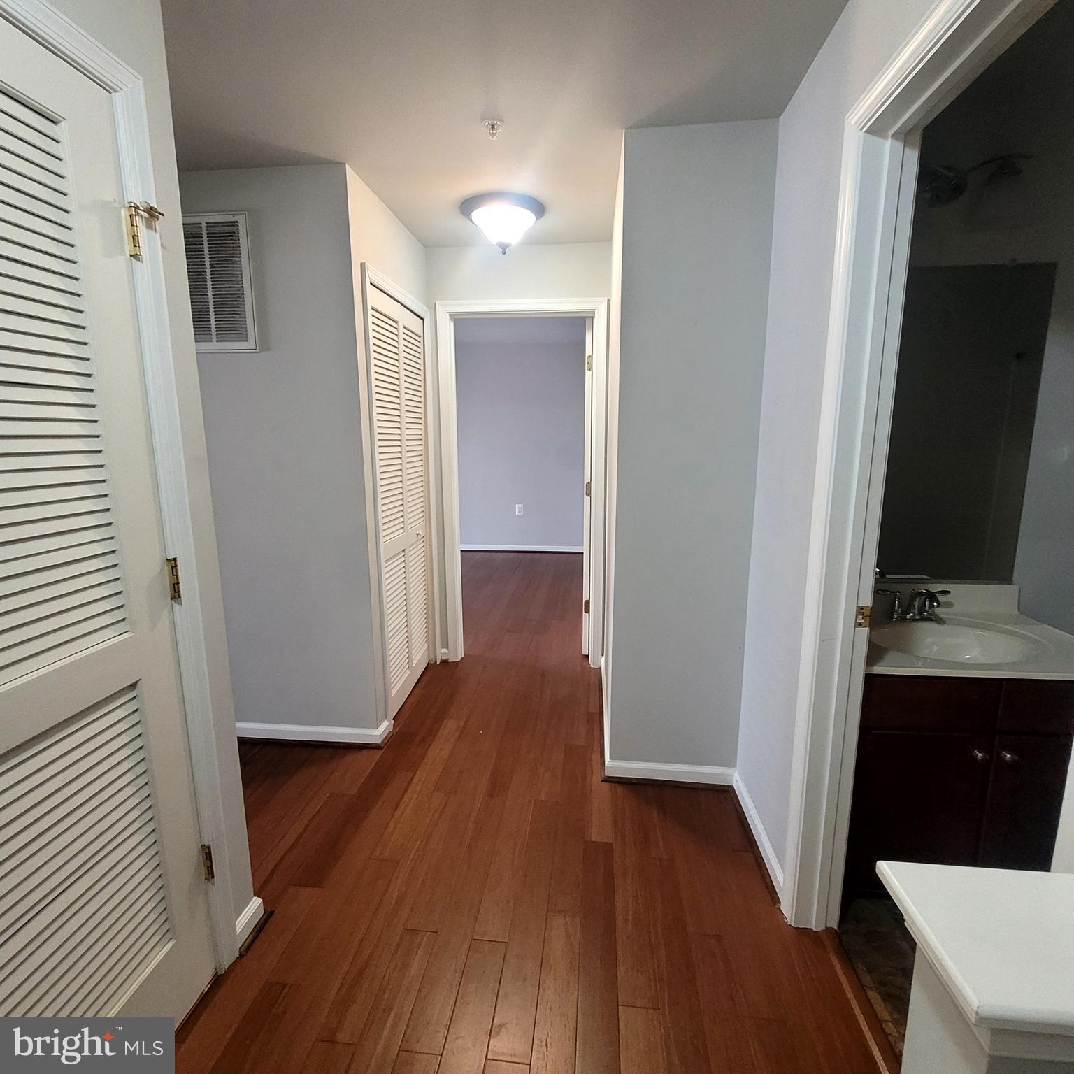 MARKET CENTER - Residential Lease