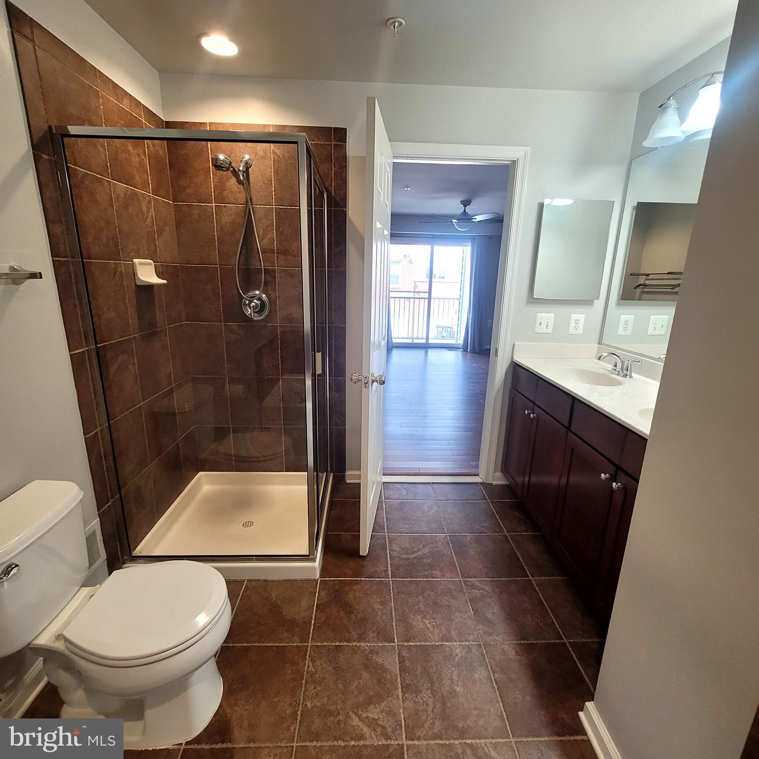 MARKET CENTER - Residential Lease