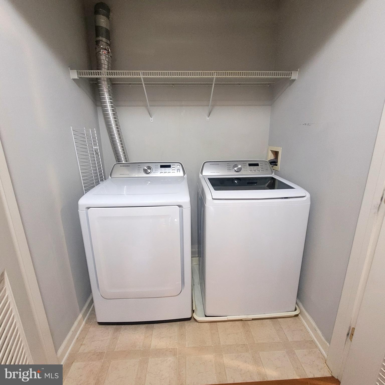 MARKET CENTER - Residential Lease