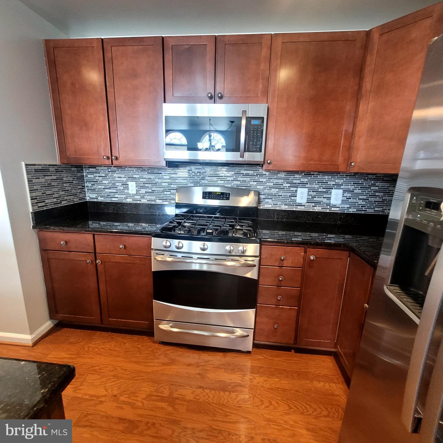 MARKET CENTER - Residential Lease