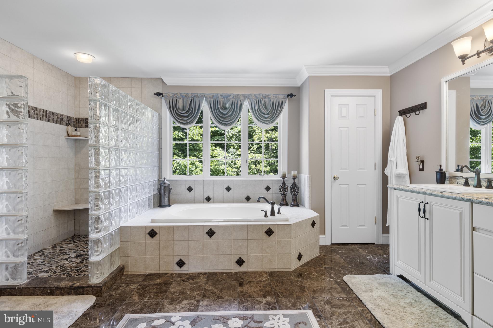 NIVIN VIEW - Residential