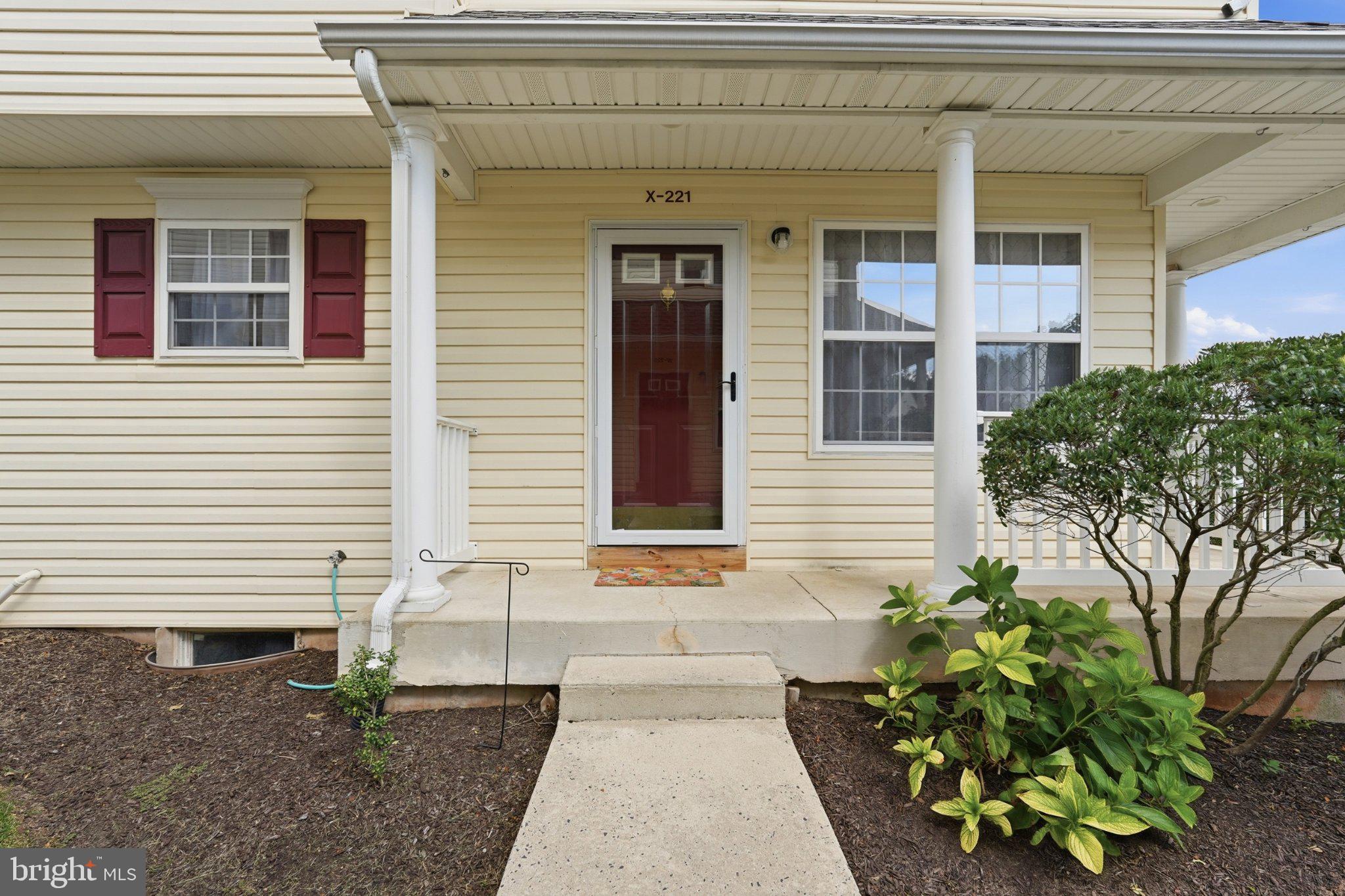 221 PRAIRIE COURT 221