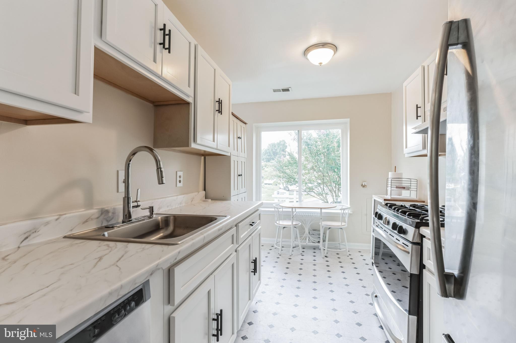 GREENHILLS - Residential