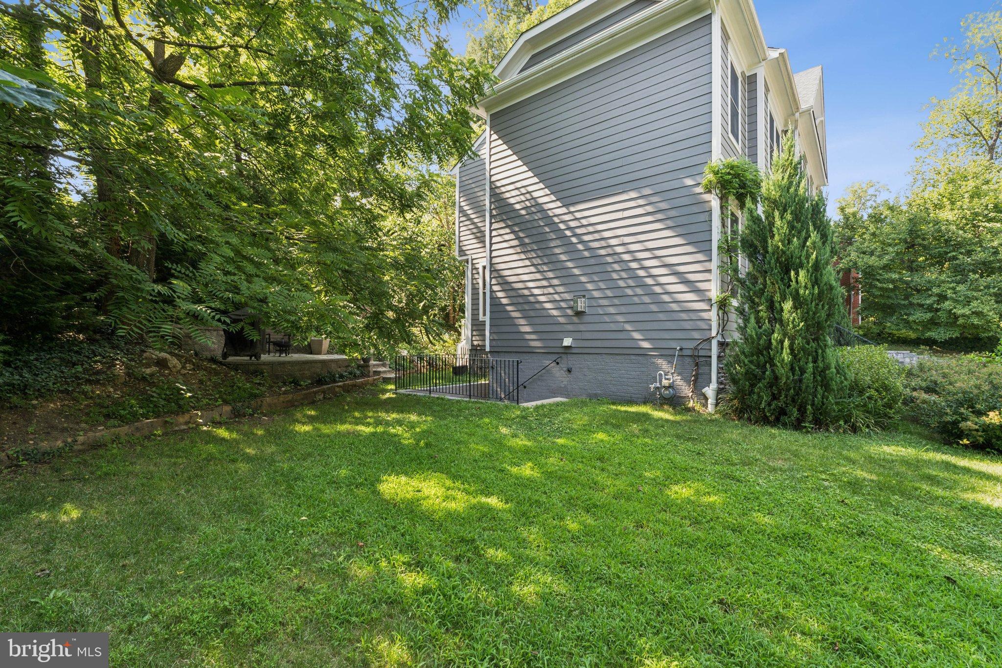 LEE HEIGHTS - Residential