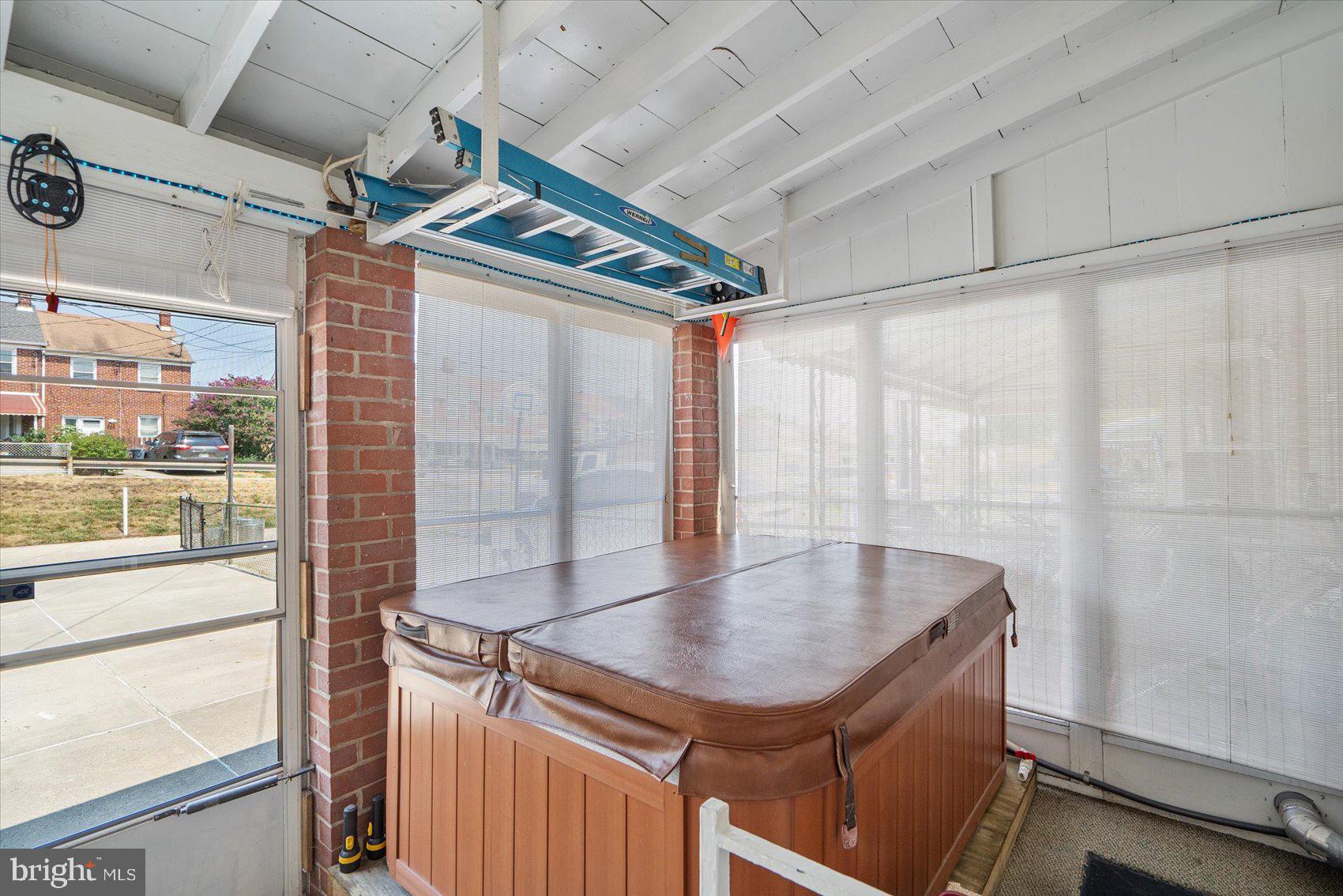 EASTWOOD - Residential