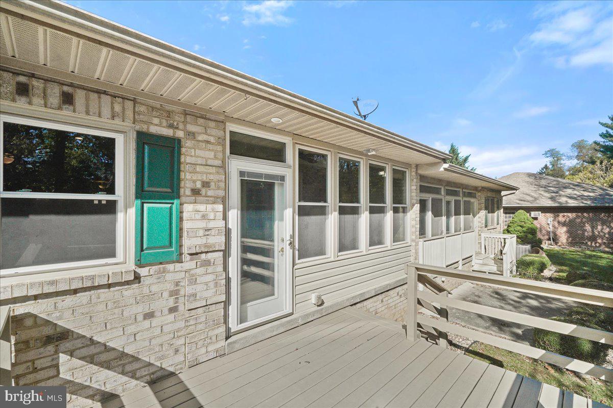 SUMMERLAND MANOR - Residential