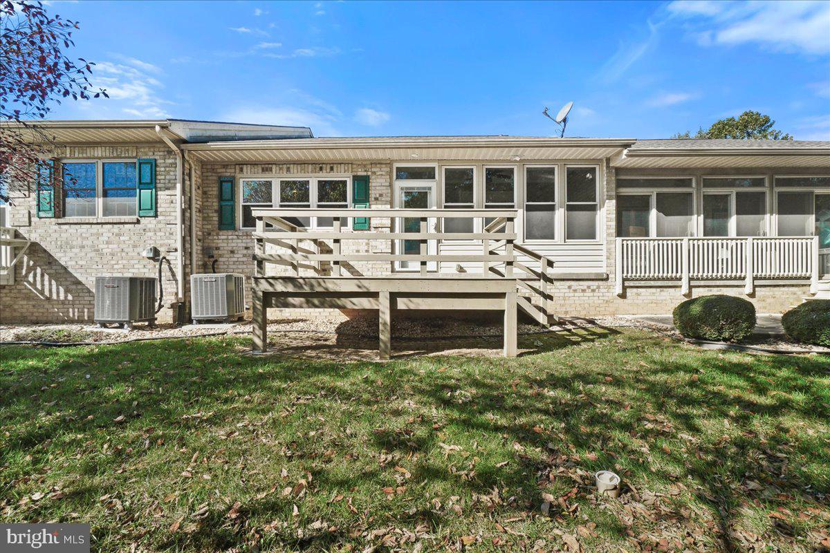 SUMMERLAND MANOR - Residential